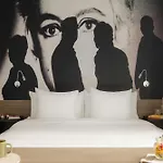 The Manor Hotel
