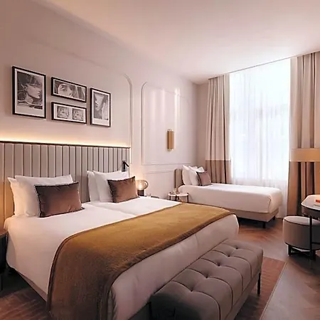 Hotel The Manor 4*