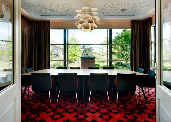 Отель The Manor Амстердам