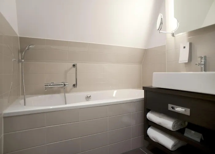 Отель The Manor Амстердам