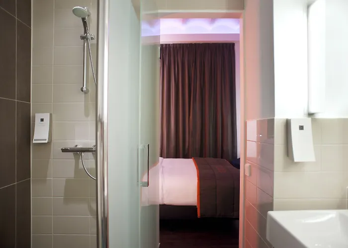 Отель The Manor