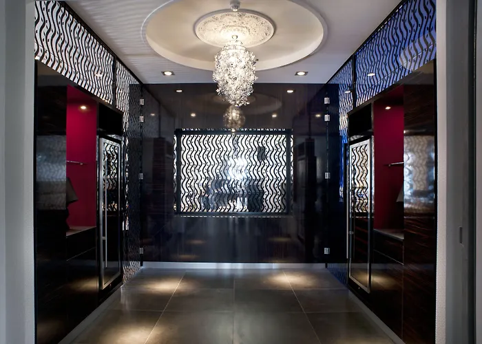 Отель The Manor Амстердам