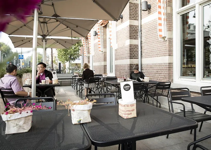 Отель The Manor 4*