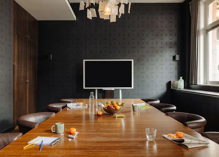 Отель The Manor Амстердам