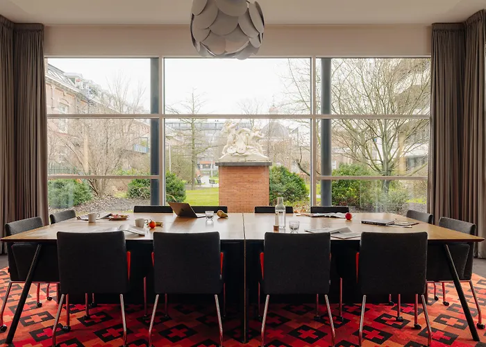 The Manor Отель 4*