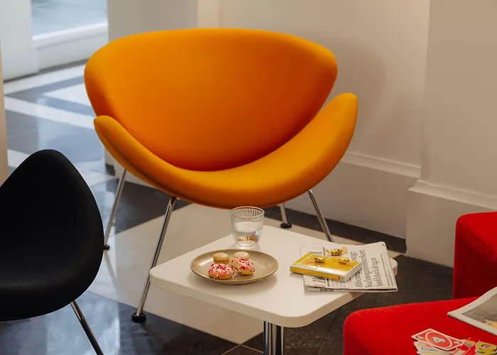 Отель The Manor 4*