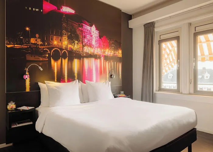 Отель The Manor 4*