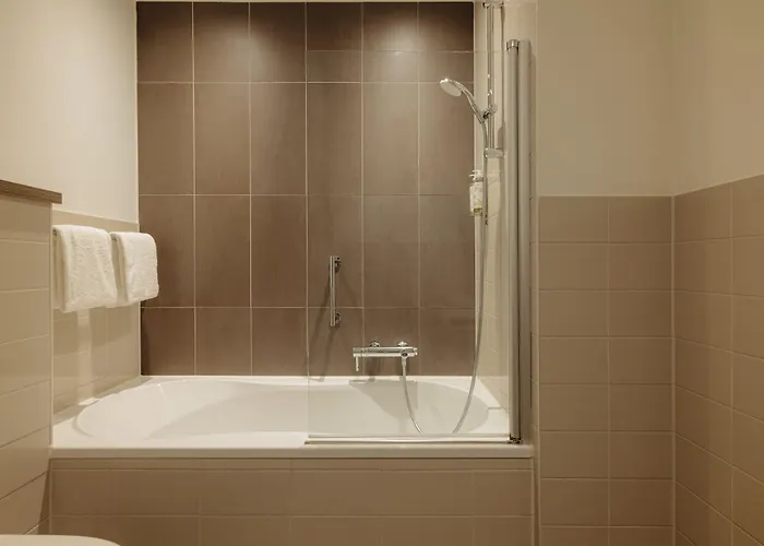 Отель The Manor