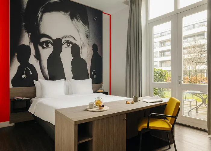 The Manor Отель 4*