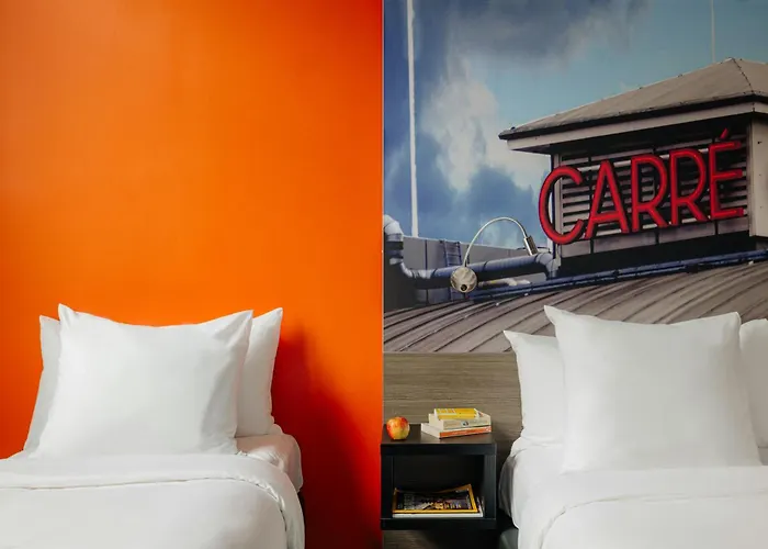 The Manor Отель