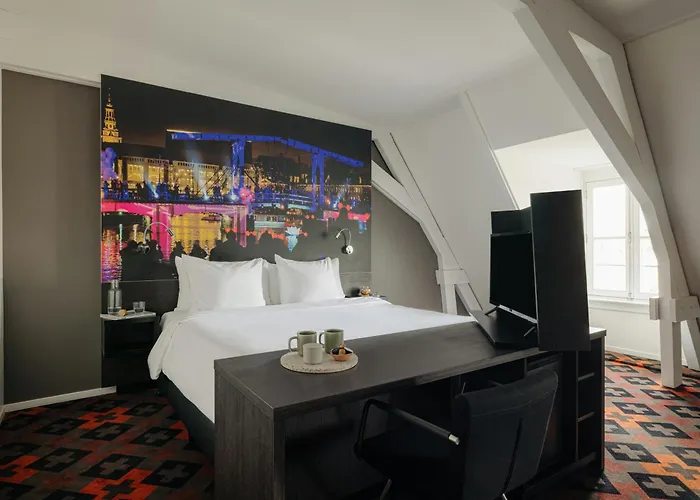 Отель The Manor