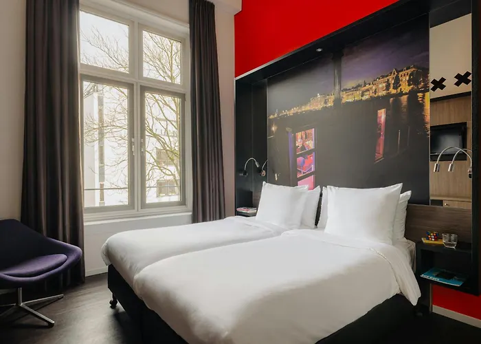 Отель The Manor 4*