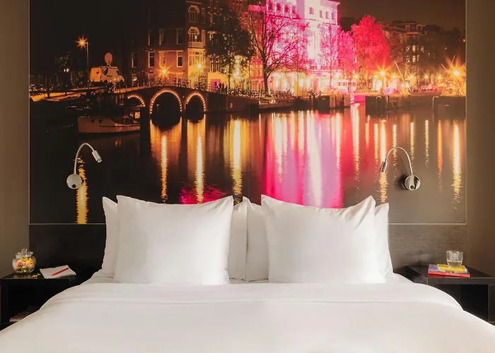 Отель The Manor 4*