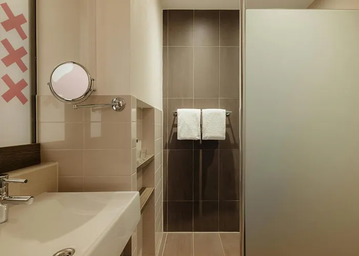 Отель The Manor