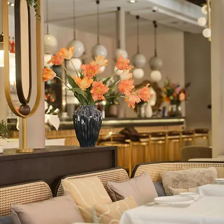 Hotel The Manor 4*